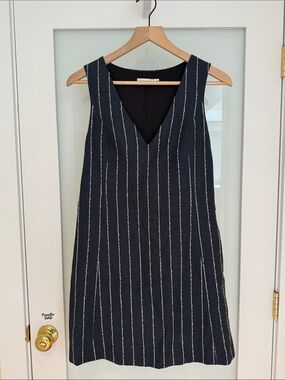 Suit Studio - Sleeveless Navy Pinstripe V-Neck Shift Dress